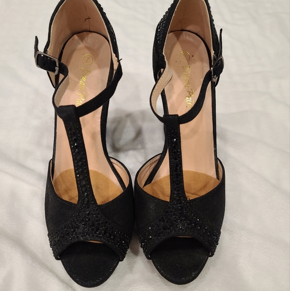 **SOLD**Black open toe platform sandals - Picture 2 of 8